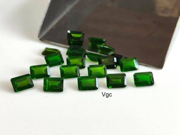 Natural 4×6 mm Chrome Diopside Octagon Cut Faceted AAA Quality – Chrome Diopside Octagon Faceted 4x6mm